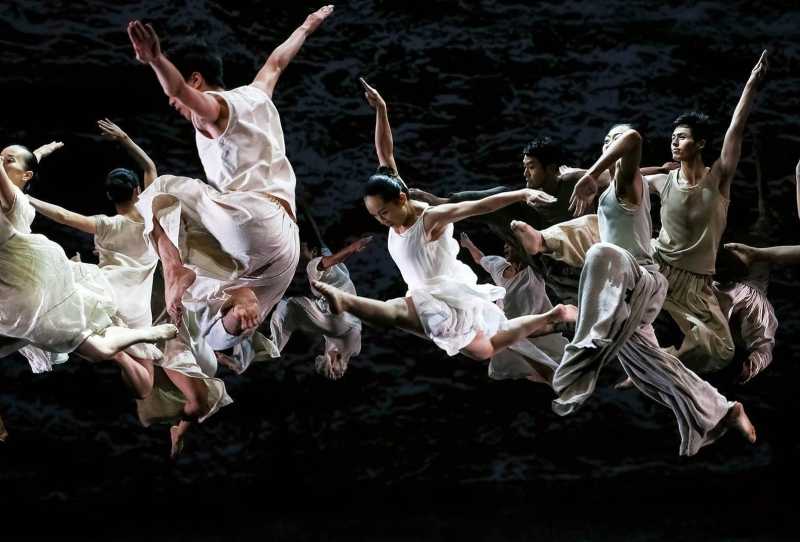 Cursive II - Cloud Gate Dance Company