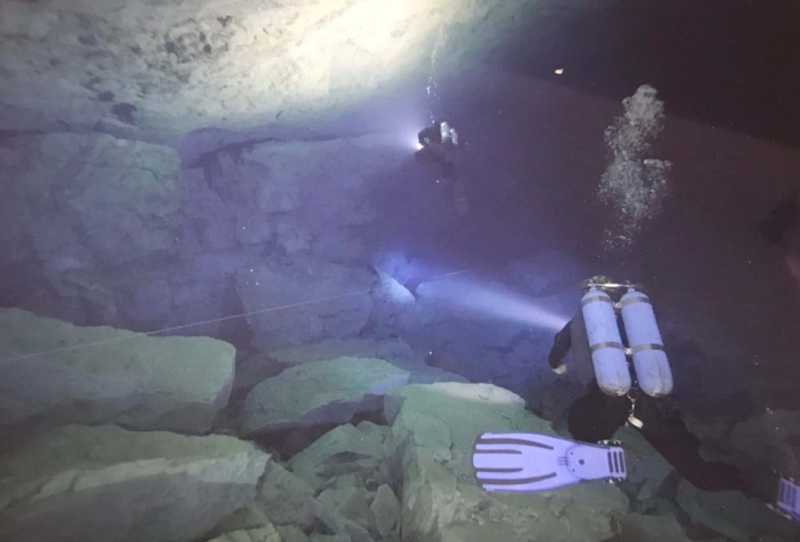 Gruta do Lago Azul