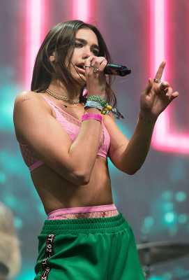 Dua Lipa Live At Glastonbury Festival Programaci N De Tv En